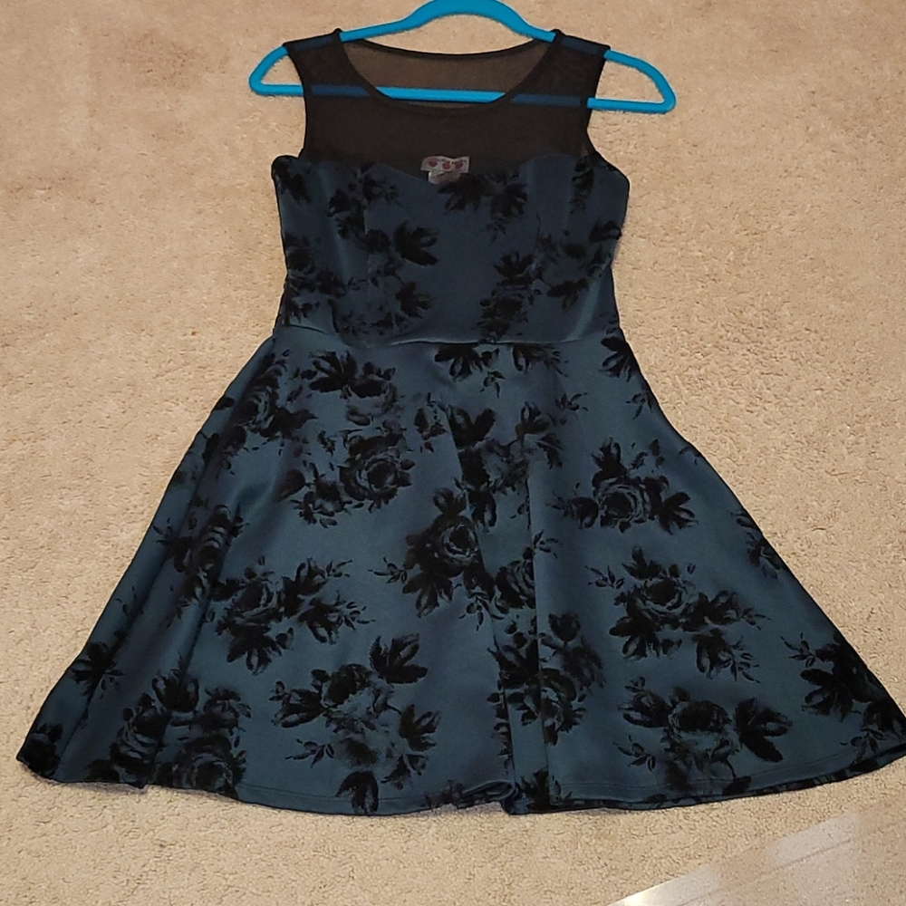 ● Juniors Dress | Large